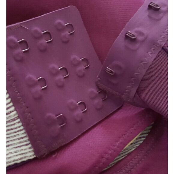 Lululemon TaTa Tamer Bra 32 AB Wine stripe - Picture 7 of 10